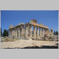 Temple of Zeus, Cyrene, photo joepyrek, Wikipedia.jpg